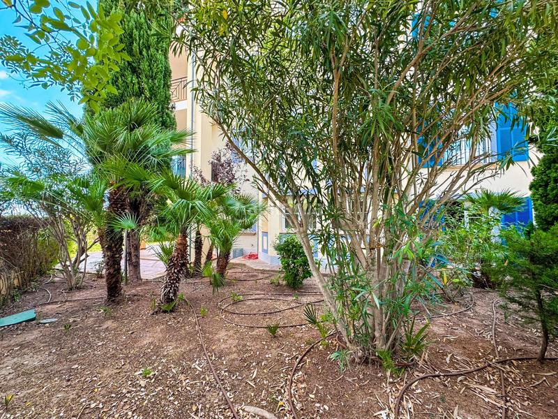 Foto a19ed6e9-af38-432d-824d-5ff23b7bd747. Apartamento magnífica planta baja con gran terraza con vistas parciales al mar y espectacular jardín privado en exclusivo complejo de bendinat en Calvià