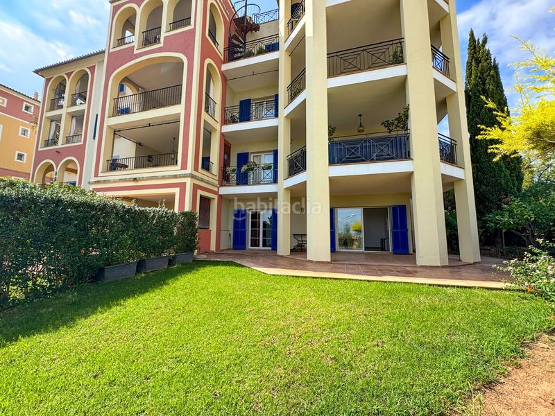 Foto ac6a080a-7b5c-4b9f-81de-c6b6cc1d5e10. Apartamento magnífica planta baja con gran terraza con vistas parciales al mar y espectacular jardín privado en exclusivo complejo de bendinat en Calvià