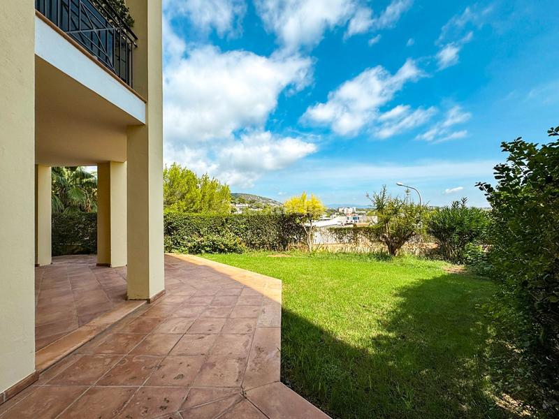 Foto c5c88340-f38a-4244-848d-721f82acb5af. Apartamento magnífica planta baja con gran terraza con vistas parciales al mar y espectacular jardín privado en exclusivo complejo de bendinat en Calvià