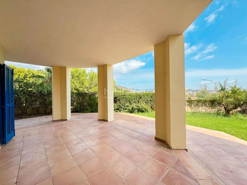 Foto dfc20ff9-598a-400e-86c2-ab9eeca605ec. Apartamento magnífica planta baja con gran terraza con vistas parciales al mar y espectacular jardín privado en exclusivo complejo de bendinat en Calvià
