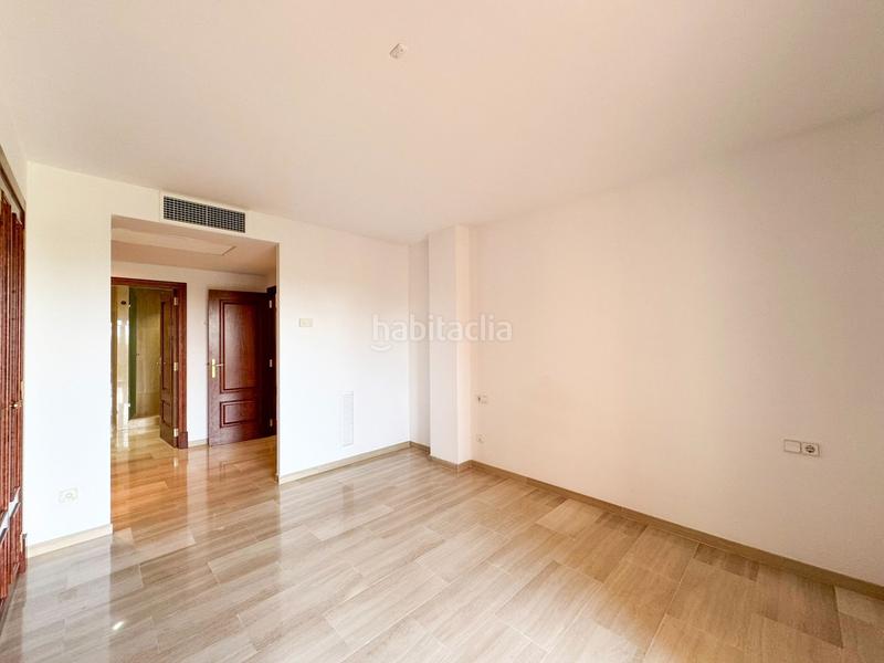 Foto fac8d849-fa4c-443f-9a10-5b28fd754980. Apartamento magnífica planta baja con gran terraza con vistas parciales al mar y espectacular jardín privado en exclusivo complejo de bendinat en Calvià