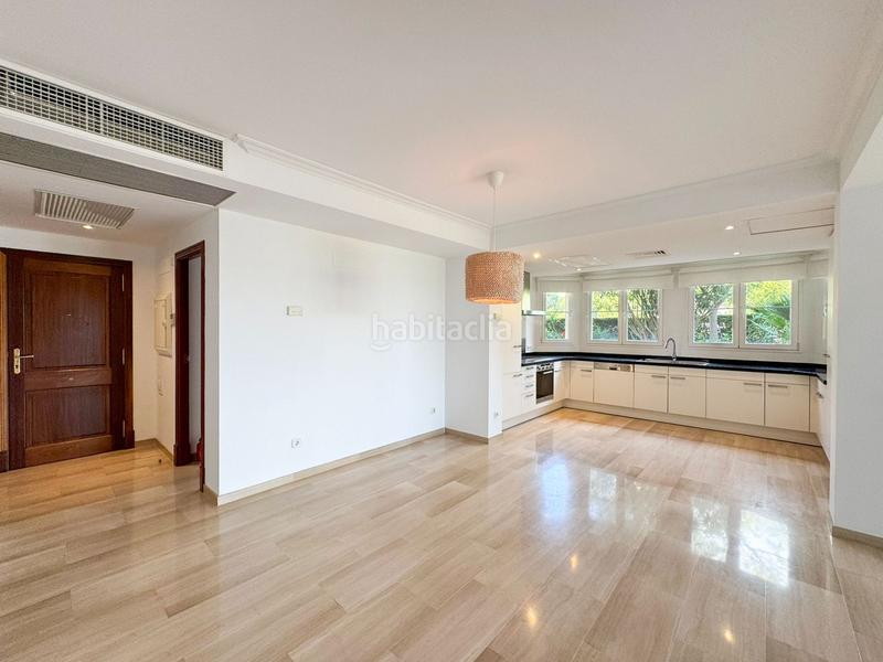 Foto fcd4286c-bf5a-42d2-823b-3c351bcfde3f. Apartamento magnífica planta baja con gran terraza con vistas parciales al mar y espectacular jardín privado en exclusivo complejo de bendinat en Calvià