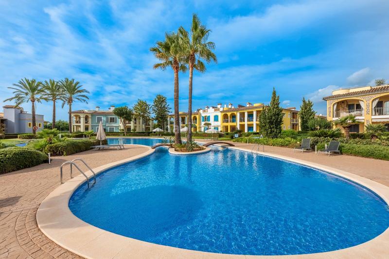 Foto 5cf9ffa2-da92-4926-a7b1-cda2846ea248. Apartamento maravillosa planta baja reformada con amplia terraza y jardines privado, en exclusivo complejo de bendinat. piscinas y extensos ja en Calvià