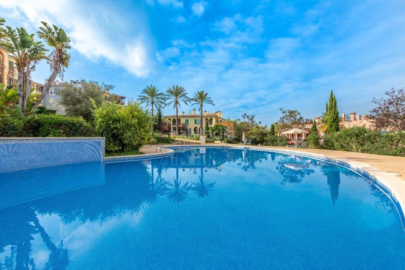 Foto a600865a-e690-4a50-96ad-31f7ad462b53. Apartamento maravillosa planta baja reformada con amplia terraza y jardines privado, en exclusivo complejo de bendinat. piscinas y extensos ja en Calvià