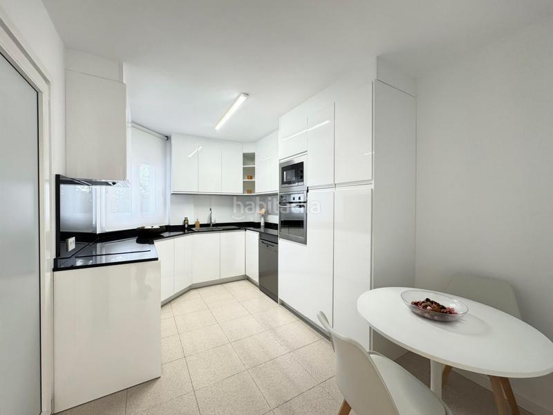 Foto 031bbe9e-e95b-47e5-9480-d9f086e6615e. Alquiler apartamento luminoso y espacioso piso con terraza en complejo de cas catalá. piscina comunitaia. a pocos minutos a pie de la playa y del puert en Calvià
