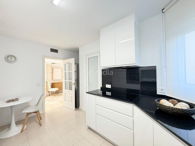 Foto 53b36667-6b3c-418b-830f-dd4daadf0138. Alquiler apartamento luminoso y espacioso piso con terraza en complejo de cas catalá. piscina comunitaia. a pocos minutos a pie de la playa y del puert en Calvià