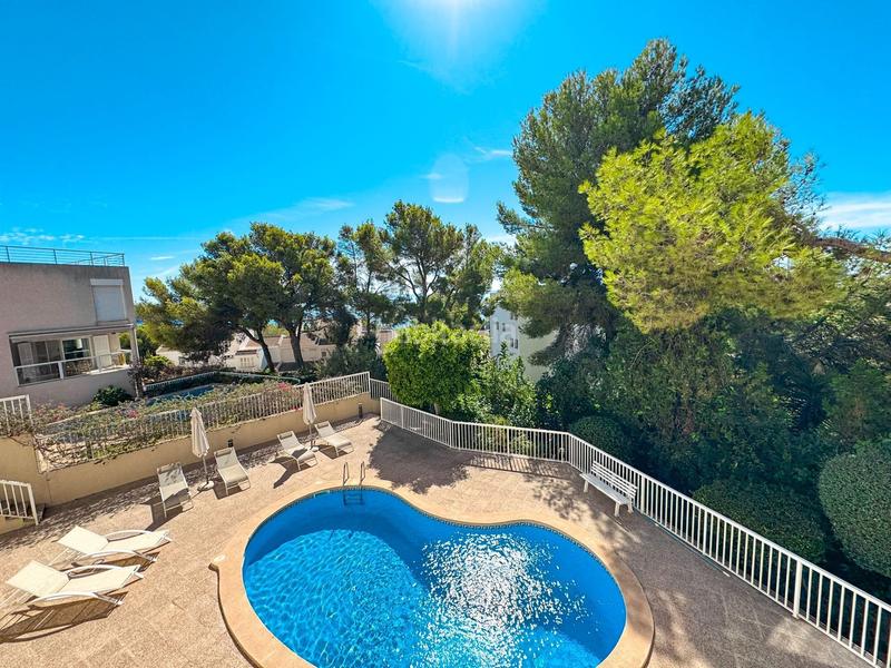 Foto 649c5be3-8ba5-476b-a214-007867430be6. Alquiler apartamento luminoso y espacioso piso con terraza en complejo de cas catalá. piscina comunitaia. a pocos minutos a pie de la playa y del puert en Calvià