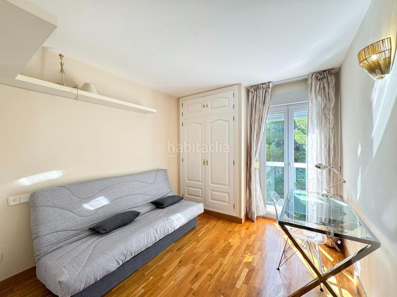 Foto 6b4ff25e-bbed-4228-b1ec-a6f94f999668. Alquiler apartamento luminoso y espacioso piso con terraza en complejo de cas catalá. piscina comunitaia. a pocos minutos a pie de la playa y del puert en Calvià