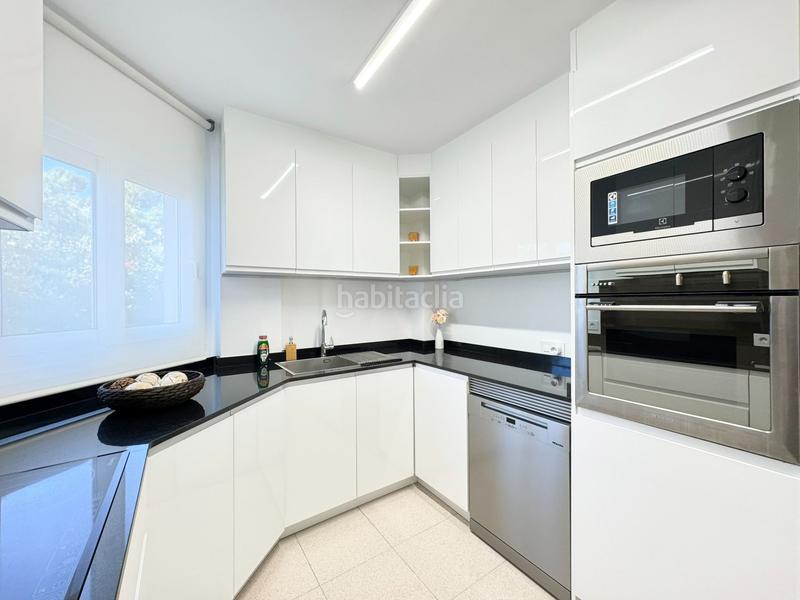 Foto b4ebf499-f0ef-429f-86f7-64d08edd7956. Alquiler apartamento luminoso y espacioso piso con terraza en complejo de cas catalá. piscina comunitaia. a pocos minutos a pie de la playa y del puert en Calvià