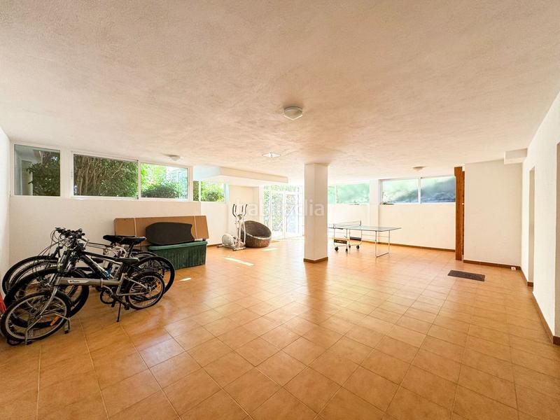 Foto d627d055-5cdd-4296-9b76-09c1ecbf3da5. Alquiler apartamento luminoso y espacioso piso con terraza en complejo de cas catalá. piscina comunitaia. a pocos minutos a pie de la playa y del puert en Calvià