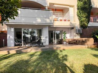 Location Appartement à Cas Català-Illetes. Maravillosa planta baja con amplia terraza y gran jardín privado