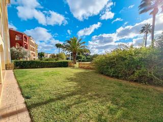 Lloguer Apartament a Santa Ponça. Moderna planta baja con amplia terraza y gran jardín privado en