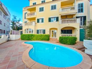 Location Appartement à La Bonanova. Espaciosa planta baja con gran terraza y vistas a la piscina en