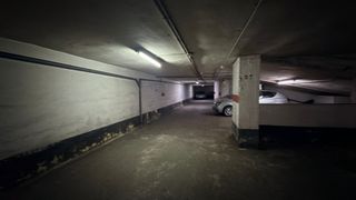 Aparcament cotxe a Lekuona Margolariaren Etorbidea 95