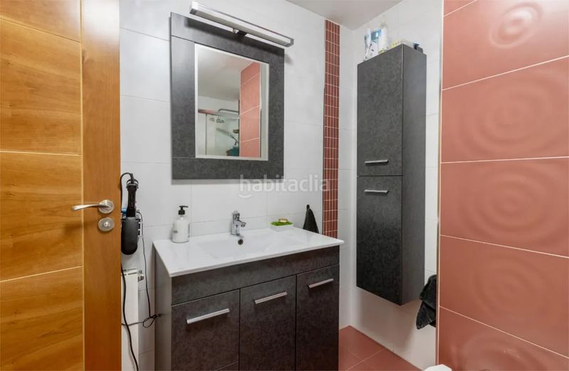 Foto e4eb4216-a7c0-47ea-8d63-20d4e2f4e2a7. Alquiler piso  de lujo exclusivo para chicas estudiantes en Granada