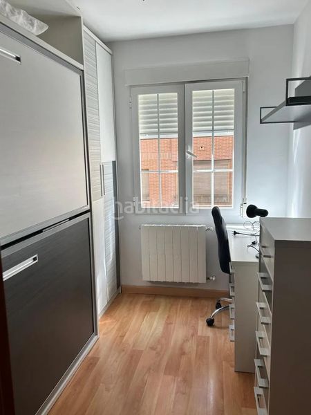 Foto e926b7f6-29ac-4924-a850-1214e65be860. Alquiler piso  de lujo exclusivo para chicas estudiantes en Granada