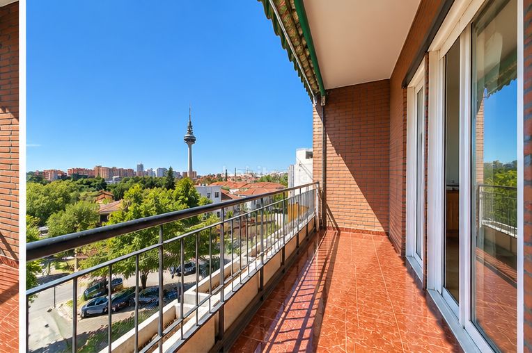 Foto 555a10f2-60be-495e-a9f7-ed7db4557036. Etagenwohnung mit heizung in Fuente del Berro Madrid