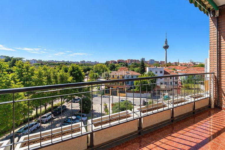 Foto bb0ce08b-378f-45c8-bd53-77df72f24c6c. Etagenwohnung mit heizung in Fuente del Berro Madrid