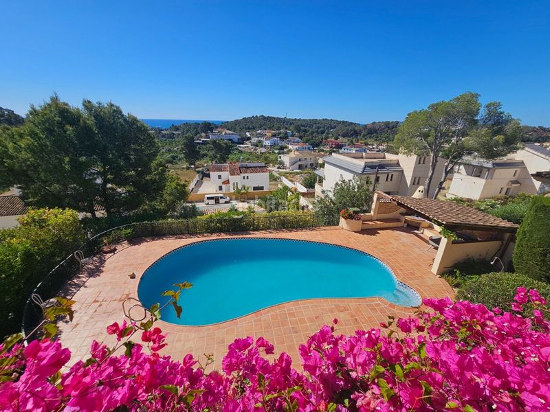 Foto d2a6ea92-30ee-4124-b07b-9439cc24aa10. Casa amb piscina a Altea la vella Altea