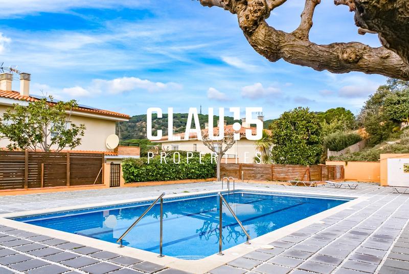 Foto 4e223dc9-3f9f-47a8-b718-a878fb16ed46. Maison jumelée avec chauffage parking piscine dans Urbanitzacions Sant Pol de Mar