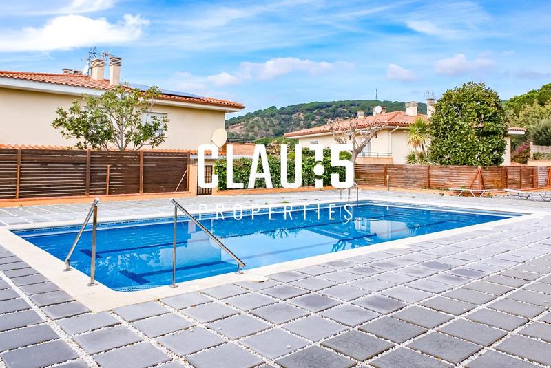 Foto a1410972-fe9c-4760-aaff-30c68241fb4c. Maison jumelée avec chauffage parking piscine dans Urbanitzacions Sant Pol de Mar