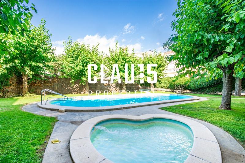 Foto f95045c5-e420-4ca1-b0aa-5935c372a09b. Piso  en venta totalmente reformado con piscina en Canet de Mar