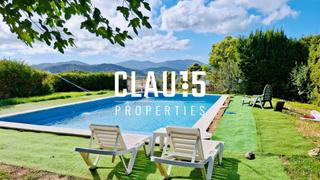 Maison jumelée à Santa Susanna. Casa adosada en venta con licencia turística, piscina comunitari
