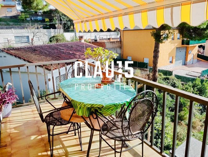 Foto 3d472a64-36d9-42c4-b4c6-f11d2d0ab257. Chalet exclusivo chalet en venta con dos viviendas independientes, piscina y terrazas en mas mora en Tordera