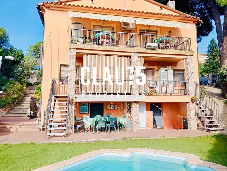 Foto 542a6220-20bc-4f46-8945-09ba6ae16d1a. Chalet exclusivo chalet en venta con dos viviendas independientes, piscina y terrazas en mas mora en Tordera