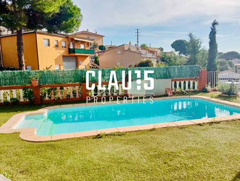 Foto b5742f59-a406-4b37-ad1d-a8551ca34da6. Chalet exclusivo chalet en venta con dos viviendas independientes, piscina y terrazas en mas mora en Tordera