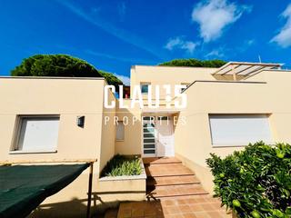 Maison à Tordera. Casa independiente en venta a cuatro vientos totalmente reformad