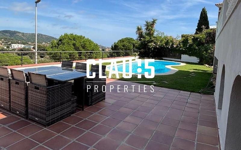 Foto 256b6003-7a23-40ab-b2d9-990ded5e60b9. House with parking pool in Calella