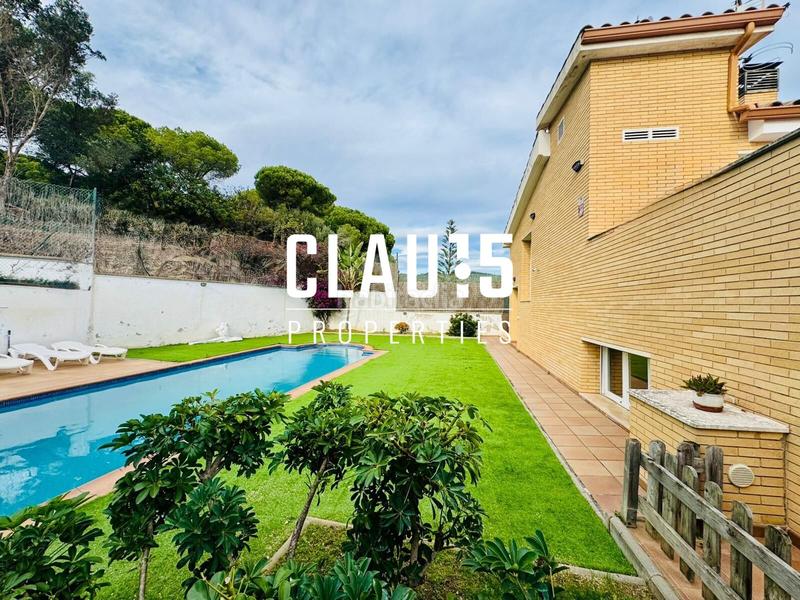 Foto 113abfbb-8060-4d84-8e83-82344f584010. House with parking pool in Canet de Mar