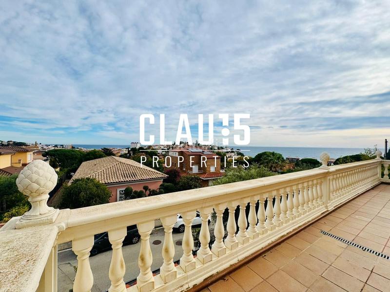 Foto 743f5a39-ee66-4e53-93e9-d8e1f7c3357b. House with parking pool in Canet de Mar