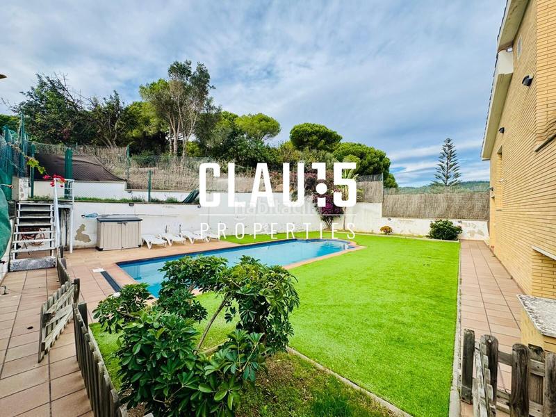 Foto 74d1ef39-1cb3-45f3-83d8-0ffa53e8a6ee. House with parking pool in Canet de Mar