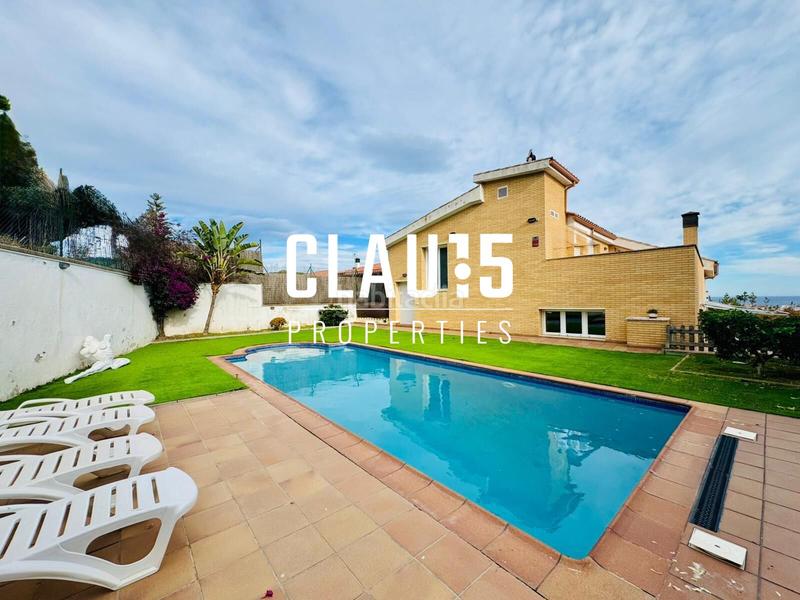 Foto 823368f1-66ee-403d-a309-ad5b2f7cbec9. House with parking pool in Canet de Mar