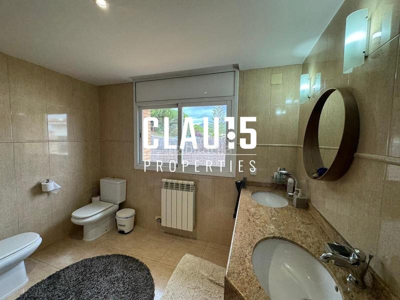 Foto a330e878-a703-413f-8eb4-7fd138105277. House with parking pool in Canet de Mar