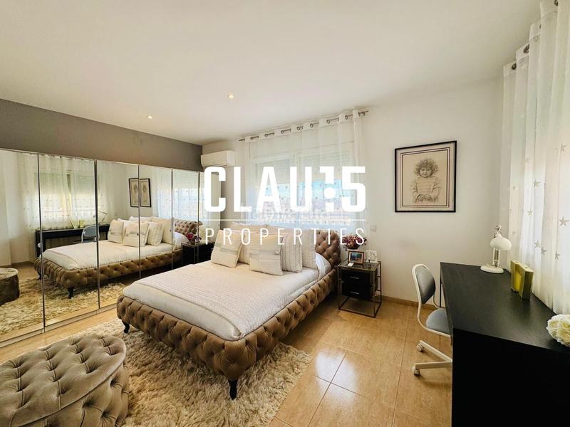 Foto cae5e9e9-6fe7-44ec-b6de-4baf8f96cc81. House with parking pool in Canet de Mar