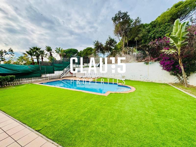 Foto e526bba5-119e-41c9-bafd-266771af309a. House with parking pool in Canet de Mar