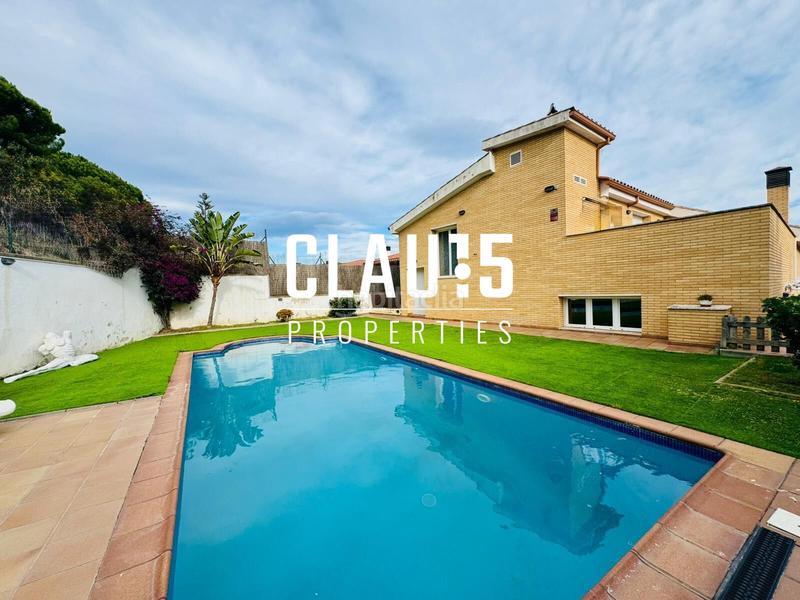 Foto e9a70639-8c5b-42ee-8a87-2d466a1b26c9. House with parking pool in Canet de Mar