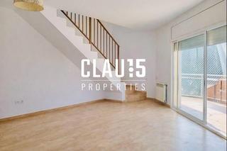 Dúplex a Canet de Mar. Piso dúplex en venta con dos terrazas, parking y trastero en can