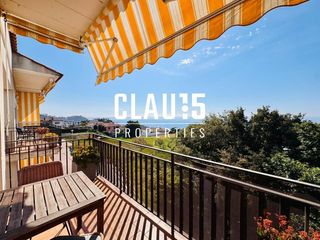 Dúplex a Els Pavos. Espectacular ático dúplex en venta con parking y vistas al mar e