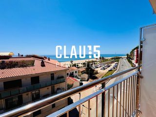 Flat in Canet de Mar. Exclusivo piso en venta con espectaculares vistas frontales al m