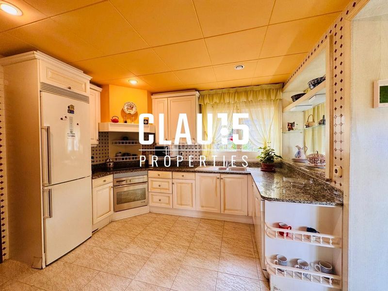 Foto dbd1142d-e16f-41c4-97ff-e1a5b2b10264. Casa amb calefacció aparcament piscina a Canet de Mar