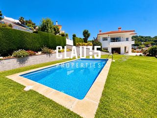 Maison à Urbanitzacions. Casa independiente en venta con piscina privada y espectaculares