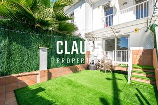 Maison jumelée à Santa Susanna. Dos casas adosadas en venta en pleno paseo marítimo de santa sus