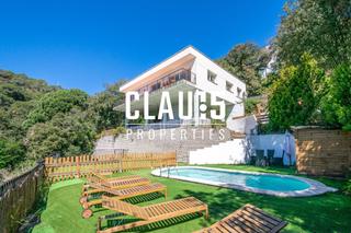 Casa a Sant Cebri de Vallalta. Casa en venta con piscina y licencia turstica  en sant cebri d
