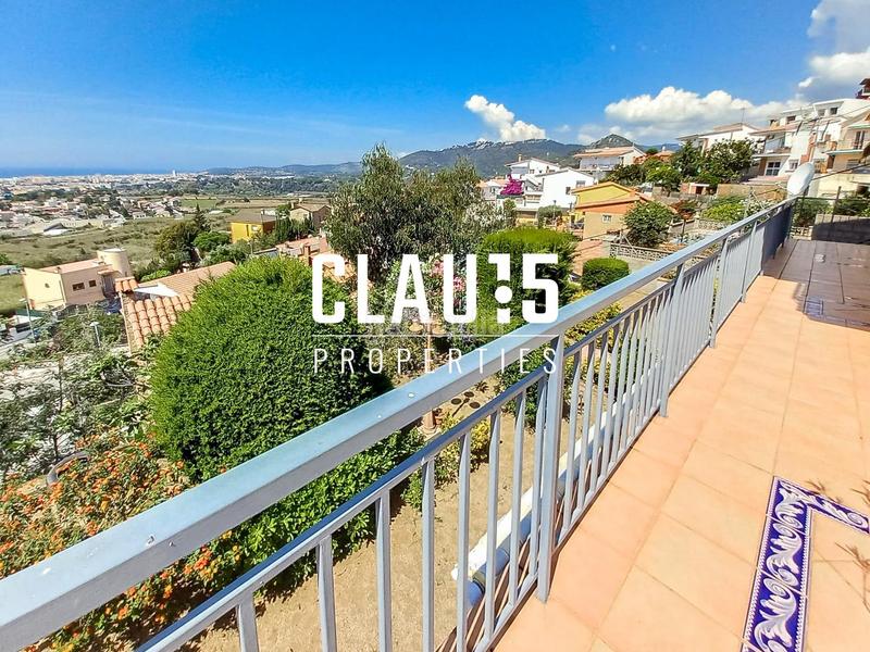 Foto 90d23dc0-c4e8-47b4-ac9e-35535a506fd1. Casa amb aparcament a Pinemar Pineda de Mar