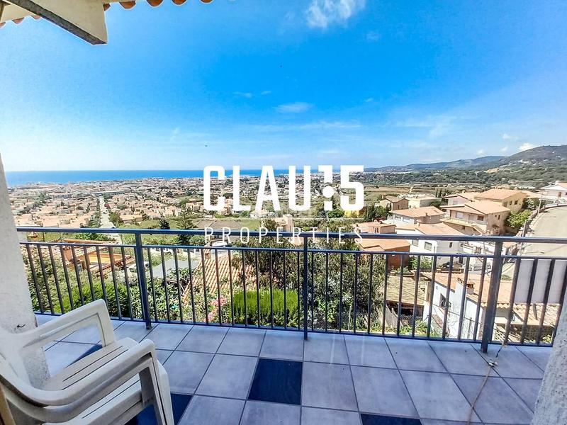 Foto d53f3ba8-3f76-4288-9e01-204e657d2f26. Casa amb aparcament a Pinemar Pineda de Mar