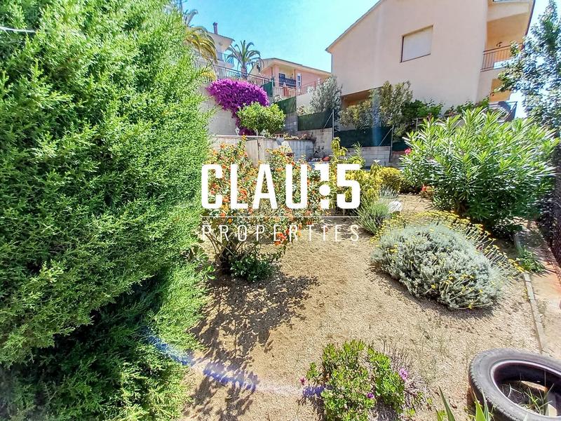 Foto dbd071a0-f4e3-444f-8af6-d99b84ac01c2. Casa amb aparcament a Pinemar Pineda de Mar